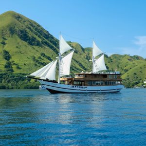 Komodo Island-Luxury Raffless-BORNEO