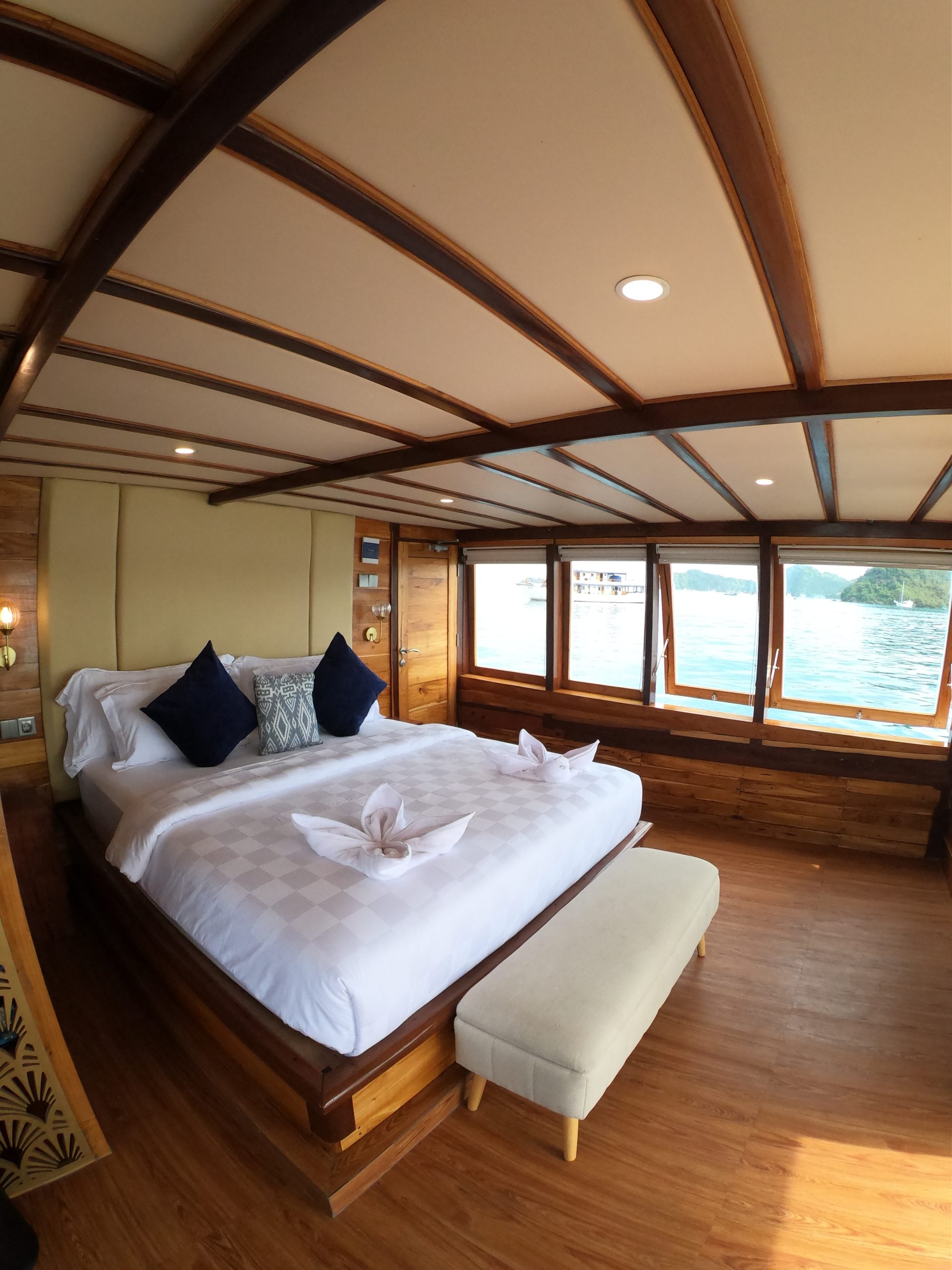 Luxury 12 - Image 7