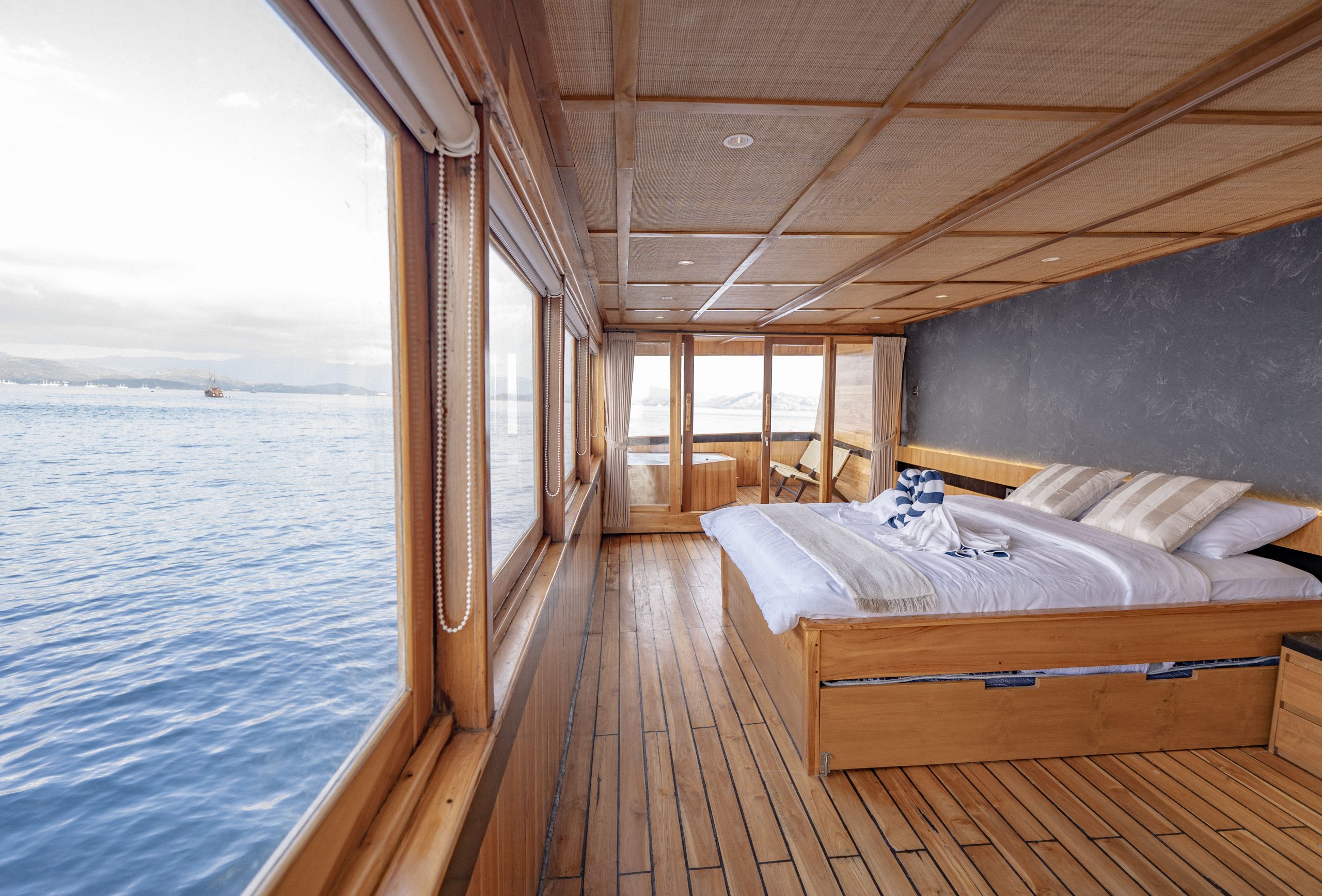 Luxury 11 - Image 8