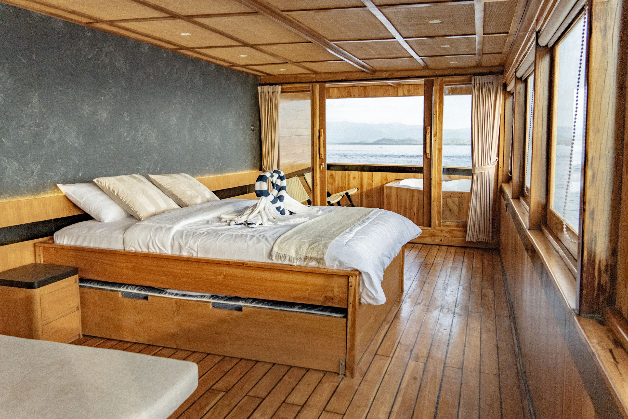 Luxury 11 - Image 7